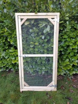 Aviary panels - Packs of treated timber aviary panels with wire mesh. 