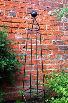 Cleo 4Ft Obelisk Bare Metal/Ready To Rust 