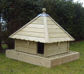 Aylesbury Square Floating Duck House, Waterfowl Nesting Box for Pond or Lake