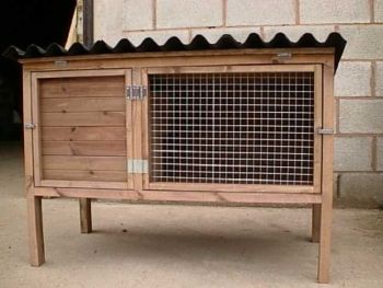 Rabbit Hutch - Traditional style pet house for guinea pigs or rabbits - L58 x W122 x H89 cm