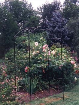 Monet Arch Hardstanding, Garden Metal Arch for Climbers, Covered Garden Walkway - Solid Steel - W152 x H243 cm - Black