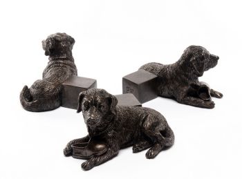Resting Labrador Plant Pot Feet - Set of 3 - L9 x W10.5 x H7 cm