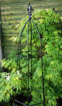 Gothic 5Ft Obelisk Bare Metal/Ready to Rust - Garden Plant Border Support - Solid Steel - L38 x W38 x H152.4 cm