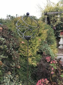 Tangle Ball on 4Ft Stem With Bird Feeder - Hand Made By Traditional Forge Ornamental - Steel - L34.3 x W34.3 x H157.5 cm - Bare Metal/Ready to Rust
