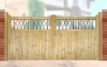 Windsor Low Double Driveway Gate - Pressure Treated Scandinavian Redwood - W3000 x H1200 mm