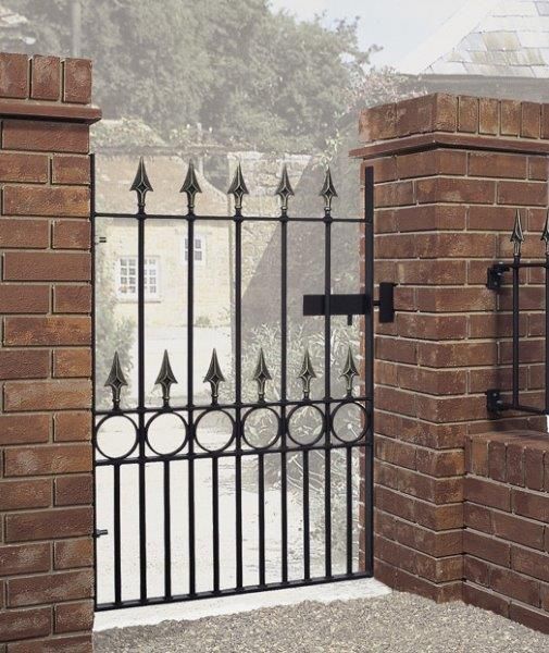 Balmoral Premium Range Spear Top Single Gate - Solid Steel - Fits Gap of 914 mm x 1168 mm High - Primed