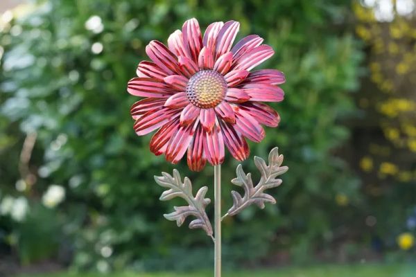 Daisy Garden Ornament - Steel - Red