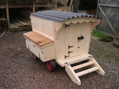 Buttercup Shepherds Hut Gypsy Caravan Chicken House Poultry Coop - For up to 9 Hens